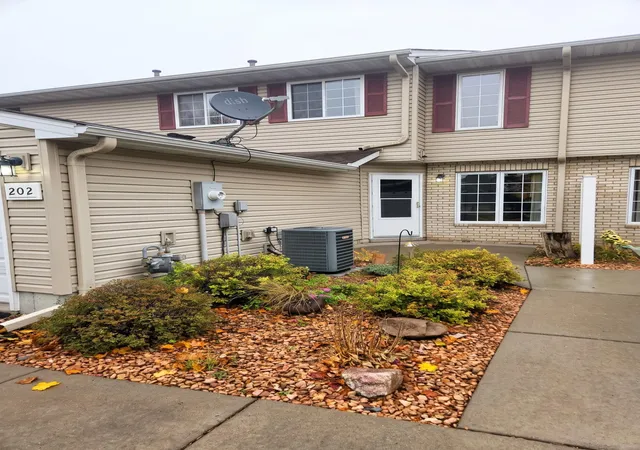 Photo 2 of Single family home for sale at 202 E Orchard St, Belle Plaine, MN 56011 | MLS# 7166032 | Listing updated on 2026-10-30