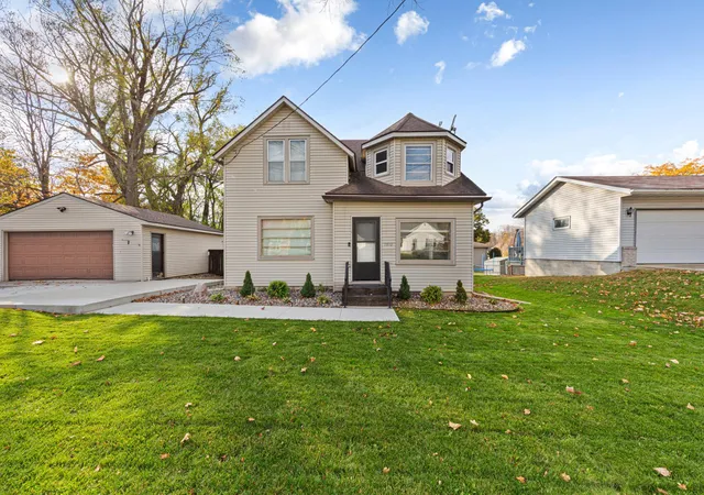 Single family home for sale at 1512 N Cedar Ave, Owatonna, MN 55060 | MLS# 7166056