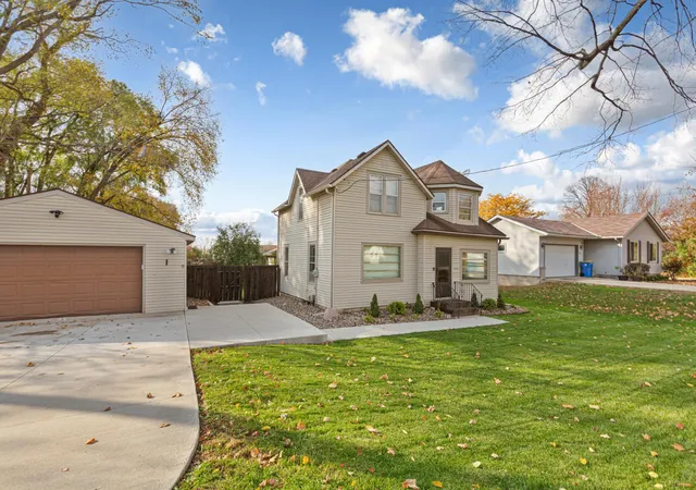 Photo 1 of Single family home for sale at 1512 N Cedar Ave, Owatonna, MN 55060 | MLS# 7166056 | Listing updated on 2026-10-29
