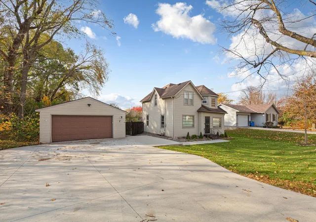 Photo 2 of Single family home for sale at 1512 N Cedar Ave, Owatonna, MN 55060 | MLS# 7166056 | Listing updated on 2026-10-29