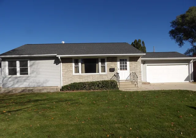 Photo 1 of Single family home for sale at 1903 3rd Avenue SE, Austin, MN 55912 | MLS# 7166081 | Listing updated on 2026-10-29