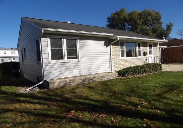 Photo 2 of Single family home for sale at 1903 3rd Avenue SE, Austin, MN 55912 | MLS# 7166081 | Listing updated on 2026-10-29