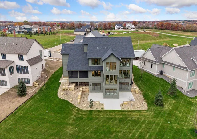 Photo 3 of Mansion for sale at 2909 Bentley Dr Sw, Rochester, MN 55902 | MLS# 7166105 | Listing updated on 2026-10-28
