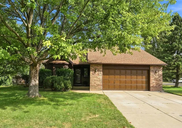 Photo 1 of Single family home for sale at 651 Allen Ave, Saint Paul, MN 55117 | MLS# 7166108 | Listing updated on 2026-10-29