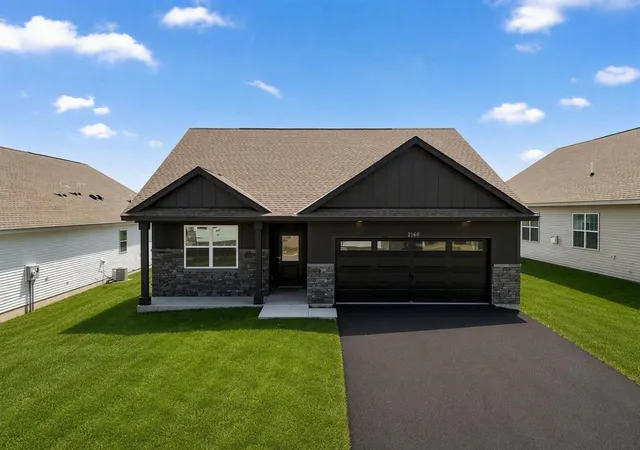 Photo 4 of Single family home for sale at 2140 Bluff Hts Dr, Shakopee, MN 55379 | MLS# 7166131 | Listing updated on 2026-10-29