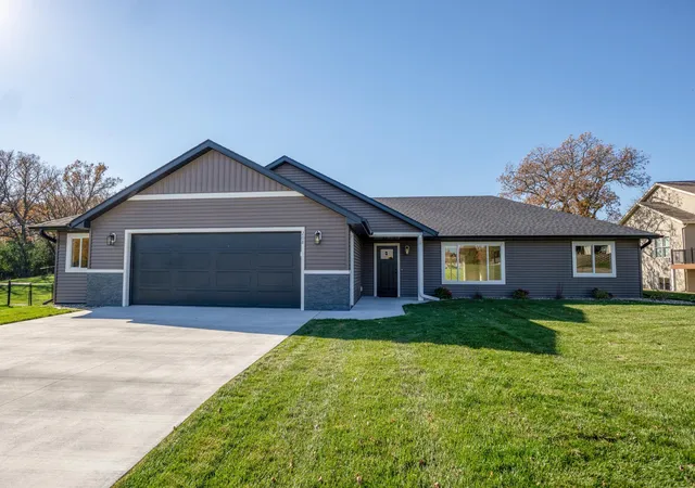 Photo 1 of Single family home for sale at 208 Pine St Nw, New London, MN 56273 | MLS# 7166150 | Listing updated on 2026-10-29
