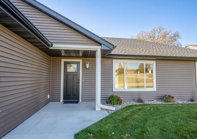 Photo 1 of Single family home for sale at 208 Pine St NW, New London, MN 56273 | MLS# 7166150 | Listing updated on 2026-10-29