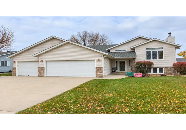Photo 1 of Single family home for sale at 1010 Main St, Breckenridge, MN 56520 | MLS# 7166162 | Listing updated on 2026-10-29