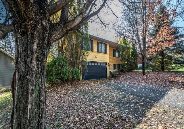 Photo 1 of Single family home for sale at 1346 Easter Ln, Saint Paul, MN 55123 | MLS# 7166182 | Listing updated on 2026-10-29