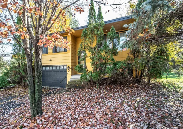 Photo 2 of Single family home for sale at 1346 Easter Ln, Saint Paul, MN 55123 | MLS# 7166182 | Listing updated on 2026-10-29