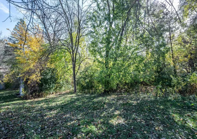 Photo 4 of Single family home for sale at 1346 Easter Ln, Saint Paul, MN 55123 | MLS# 7166182 | Listing updated on 2026-10-29