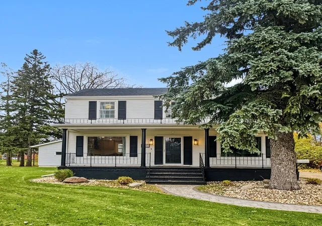 Photo 1 of Single family home for sale at 500 4th Avenue Ne, Roseau, MN 56751 | MLS# 7166200 | Listing updated on 2026-10-29