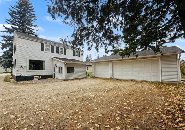 Photo 3 of Single family home for sale at 500 4th Avenue NE, Roseau, MN 56751 | MLS# 7166200 | Listing updated on 2026-10-29