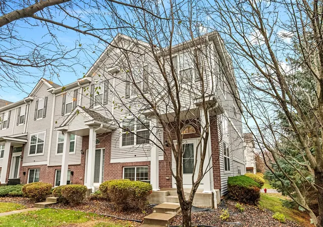 Photo 1 of Single family home for sale at 911 Ledgestone Dr, Saint Paul, MN 55115 | MLS# 7166261 | Listing updated on 2026-10-30
