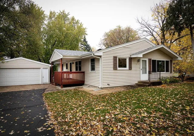 Photo 2 of Single family home for sale at 4950 Dakota St SE, Prior Lake, MN 55372 | MLS# 7166277 | Listing updated on 2026-10-29