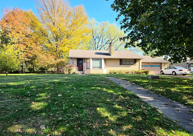 Single family home for sale at 2010 Greenbrier St N, Saint Paul, MN 55117 | MLS# 7166283