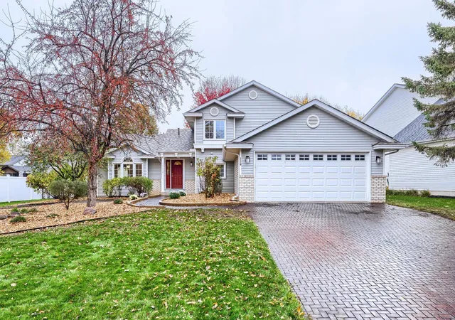 Photo 1 of Single family home for sale at 1119 Bonnieview Dr, Saint Paul, MN 55129 | MLS# 7166328 | Listing updated on 2026-10-29