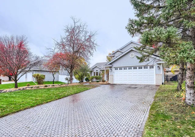 Photo 1 of Single family home for sale at 1119 Bonnieview Dr, Saint Paul, MN 55129 | MLS# 7166328 | Listing updated on 2026-10-29
