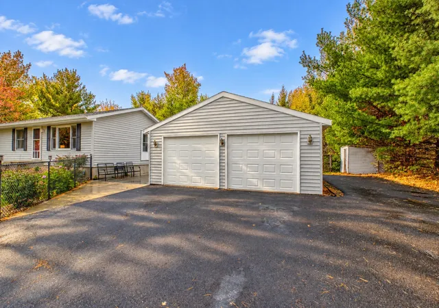 Photo 2 of Single family home for sale at 1239 County Rd E, New Richmond, WI 54017 | MLS# 7166346 | Listing updated on 2026-10-29