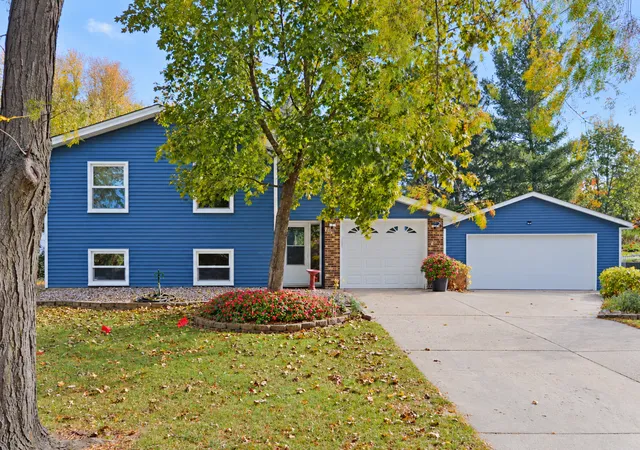 Photo 1 of Single family home for sale at 8469 Ivan Ave S, Cottage Grove, MN 55016 | MLS# 7166404 | Listing updated on 2026-10-29