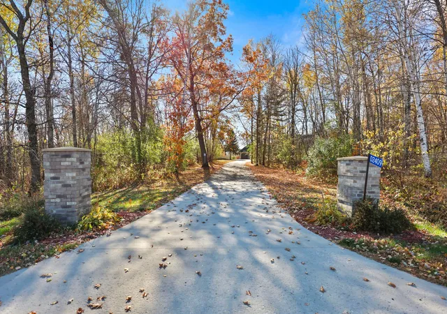 Photo 2 of Single family home for sale at 2409 County Rd 17 SW, Pequot Lakes, MN 56472 | MLS# 7166424 | Listing updated on 2026-10-29