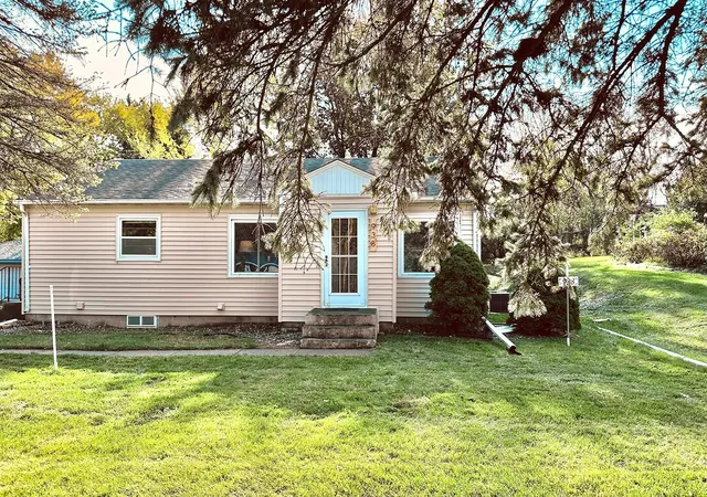 Single family home for sale at 938 County Rd C2 W, Saint Paul, MN 55113 | MLS# 7166458
