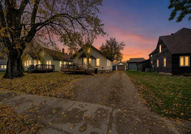 Photo 2 of Single family home for sale at 912 13th Street, Windom, MN 56101 | MLS# 7166464 | Listing updated on 2026-10-29