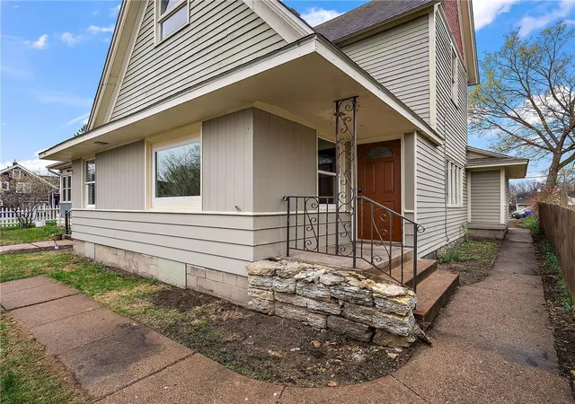 Photo 3 of Single family home for sale at 728 Maryland Ave E, Saint Paul, MN 55106 | MLS# 7166476 | Listing updated on 2026-10-29