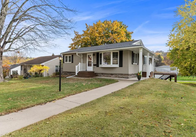 Photo 1 of Single family home for sale at 717 Hawthorn St, Red Wing, MN 55066 | MLS# 7166535 | Listing updated on 2026-10-29