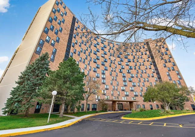 Photo 1 of Condo for sale at 1181 Edgcumbe Rd #1605, Saint Paul, MN 55105 | MLS# 7166552 | Listing updated on 2026-10-31