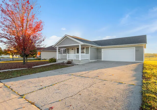 Photo 1 of Single family home for sale at 528 Pfaender Dr, New Ulm, MN 56073 | MLS# 7166559 | Listing updated on 2026-10-29