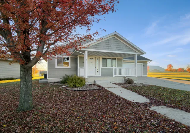 Photo 2 of Single family home for sale at 528 Pfaender Dr, New Ulm, MN 56073 | MLS# 7166559 | Listing updated on 2026-10-29