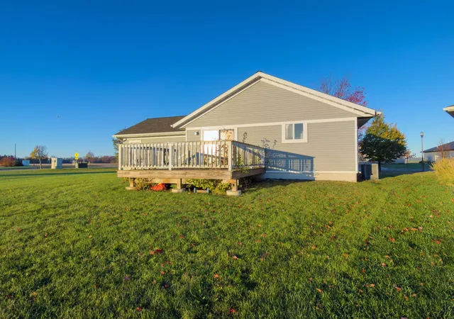 Photo 4 of Single family home for sale at 528 Pfaender Dr, New Ulm, MN 56073 | MLS# 7166559 | Listing updated on 2026-10-29