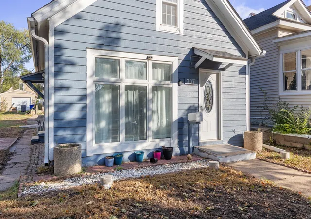 Photo 1 of Single family home for sale at 307 Charles Ave, Saint Paul, MN 55103 | MLS# 7166651 | Listing updated on 2026-10-30