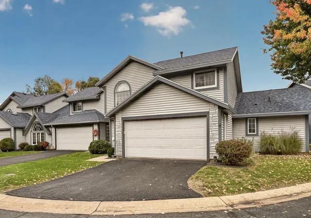 Photo 2 of Single family home for sale at 2624 Tuxedo Ln NW, Rochester, MN 55901 | MLS# 7166699 | Listing updated on 2026-10-29