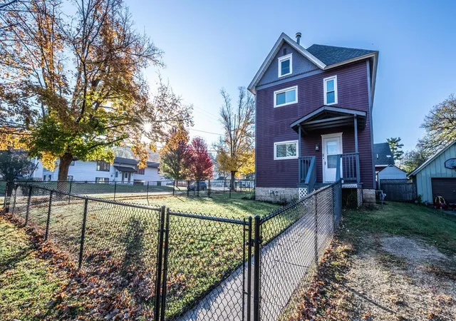 Photo 2 of Single family home for sale at 501 W Colvill St, Cannon Falls, MN 55009 | MLS# 7166714 | Listing updated on 2026-10-30