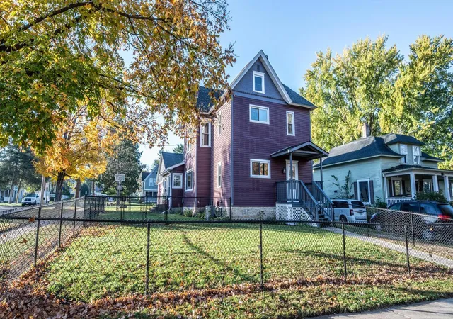 Photo 3 of Single family home for sale at 501 W Colvill St, Cannon Falls, MN 55009 | MLS# 7166714 | Listing updated on 2026-10-30