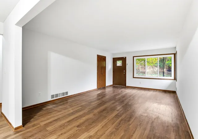 Photo 3 of Single family home for sale at 936 Jefferson Ave, Saint Paul, MN 55102 | MLS# 7166754 | Listing updated on 2026-10-30