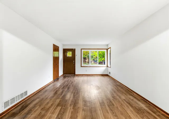 Photo 4 of Single family home for sale at 936 Jefferson Ave, Saint Paul, MN 55102 | MLS# 7166754 | Listing updated on 2026-10-30