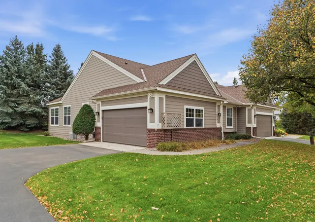 Photo 3 of Single family home for sale at 1075 Victoria Greens Blvd, Victoria, MN 55386 | MLS# 7166761 | Listing updated on 2026-10-30