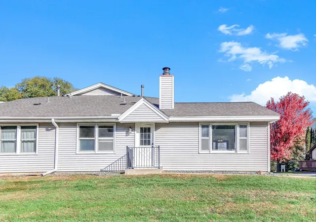 Photo 2 of Single family home for sale at 6750 Gretchen Ct N, Saint Paul, MN 55128 | MLS# 7166912 | Listing updated on 2026-10-29