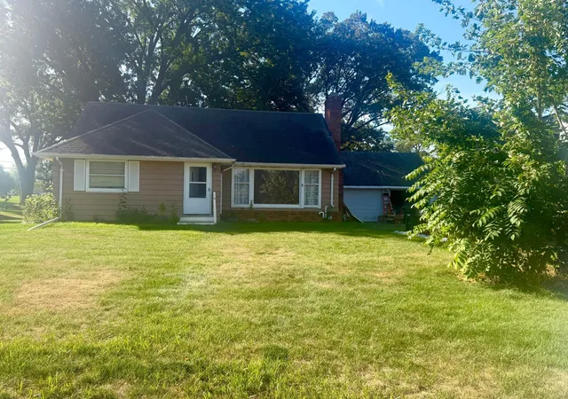 Photo 1 of Sale Pending at 2101 Fairways Ln, Saint Paul, MN 55113 | MLS# 7167060 | Listing updated on 2026-10-30