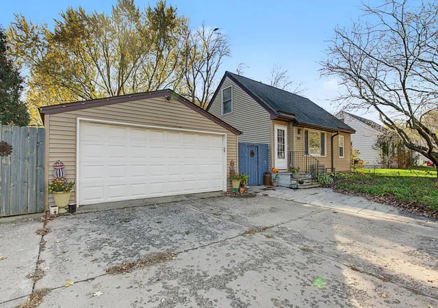 Photo 4 of Single family home for sale at 38 North Rd, Circle Pines, MN 55014 | MLS# 7167063 | Listing updated on 2026-10-30