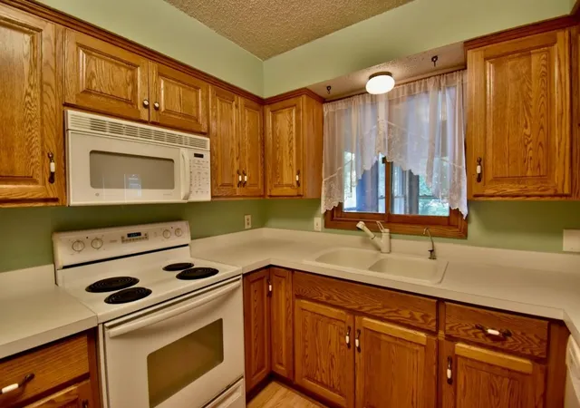 Photo 2 of Single family home for sale at 801 Maywood Dr, Saint Cloud, MN 56303 | MLS# 7167177 | Listing updated on 2026-10-30