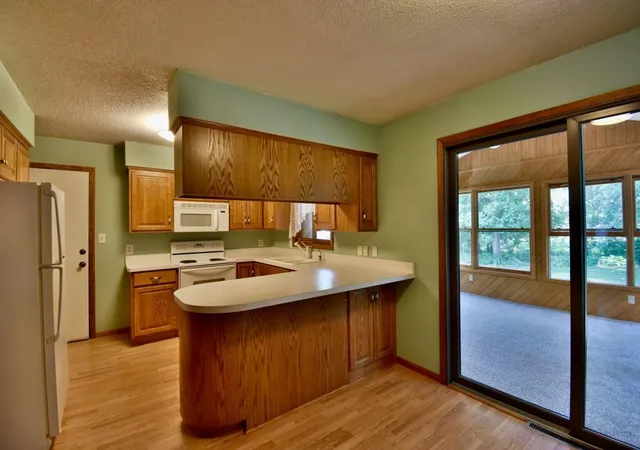 Photo 4 of Single family home for sale at 801 Maywood Dr, Saint Cloud, MN 56303 | MLS# 7167177 | Listing updated on 2026-10-30