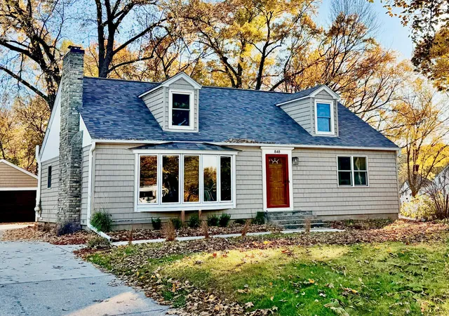 Photo 1 of Single family home for sale at 848 Sandhurst Dr W, Saint Paul, MN 55113 | MLS# 7167235 | Listing updated on 2026-10-31