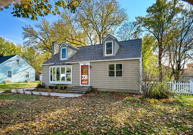 Photo 1 of Single family home for sale at 848 Sandhurst Dr W, Saint Paul, MN 55113 | MLS# 7167235 | Listing updated on 2026-10-31