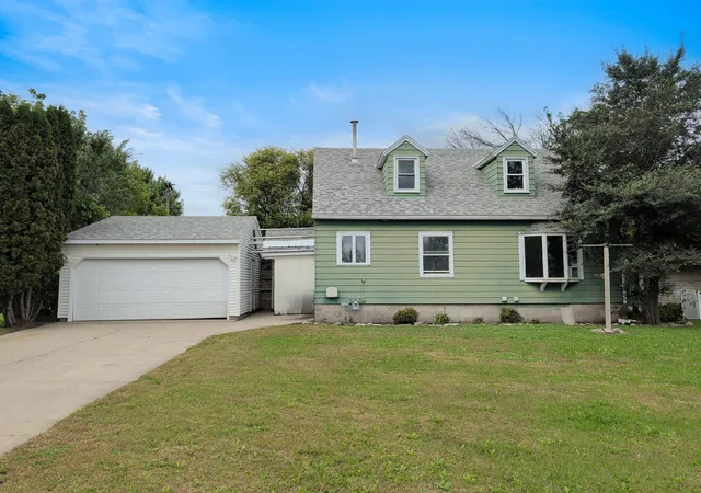 Single family home for sale at 606 5th Street SE, Dodge Center, MN 55927 | MLS# 7167338