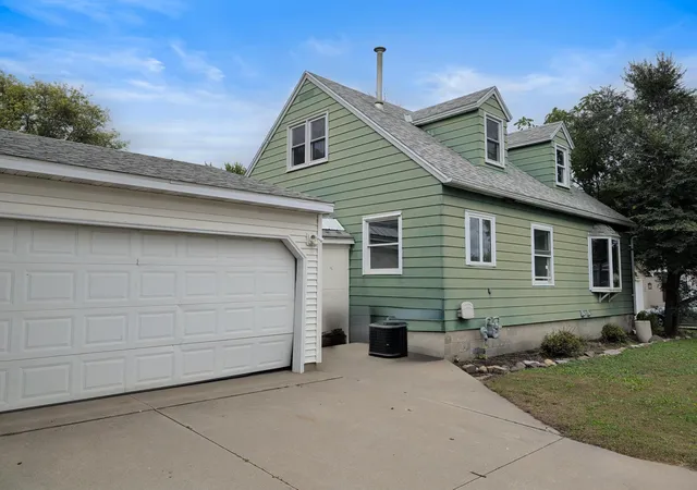 Photo 1 of Single family home for sale at 606 5th Street SE, Dodge Center, MN 55927 | MLS# 7167338 | Listing updated on 2026-10-30