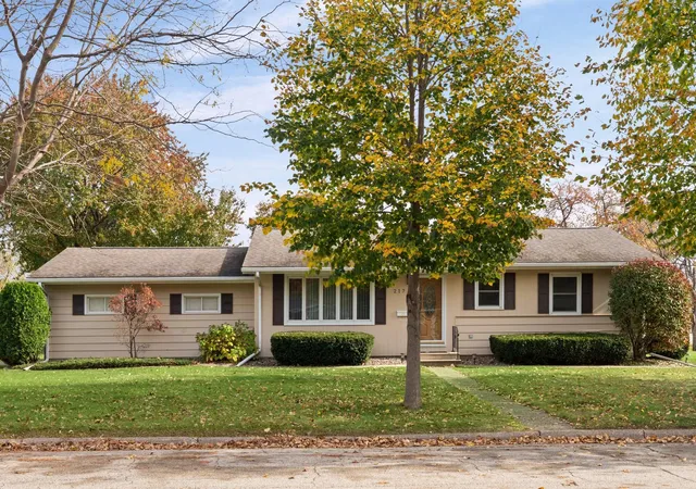 Photo 1 of Single family home for sale at 217 S Maple St, La Crescent, MN 55947 | MLS# 7167382 | Listing updated on 2026-10-31